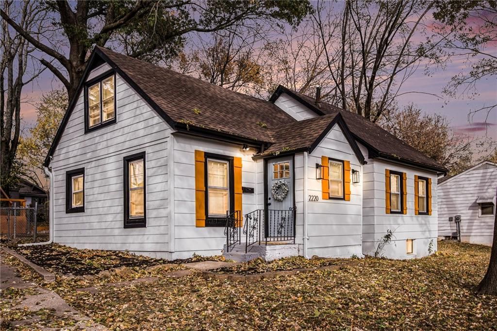 2220 S Cedar Avenue, Independence, MO 64052