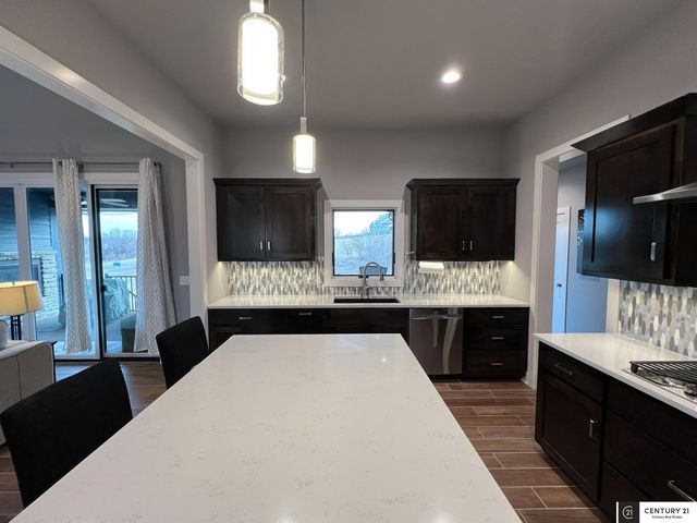 22505 Orchard Plaza, Elkhorn, NE 68022