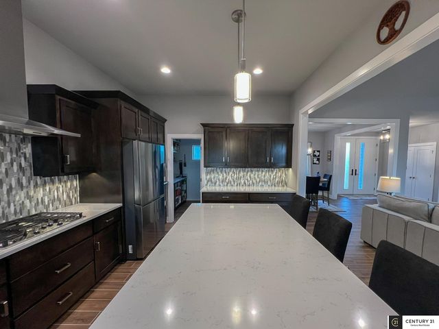 22505 Orchard Plaza, Elkhorn, NE 68022