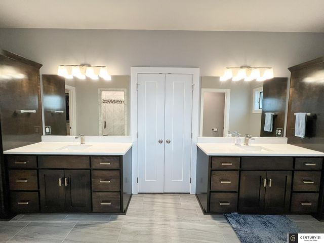 22505 Orchard Plaza, Elkhorn, NE 68022