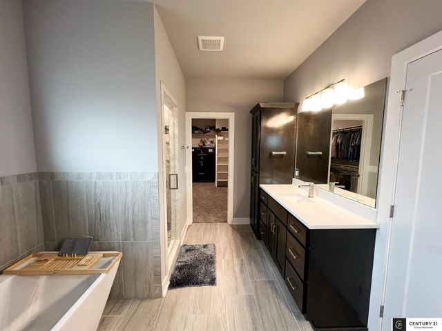 22505 Orchard Plaza, Elkhorn, NE 68022