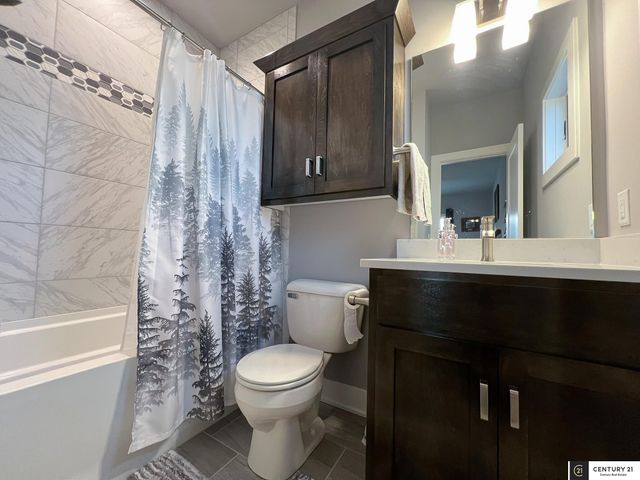 22505 Orchard Plaza, Elkhorn, NE 68022