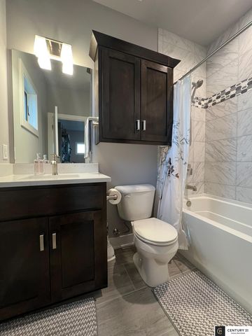 22505 Orchard Plaza, Elkhorn, NE 68022