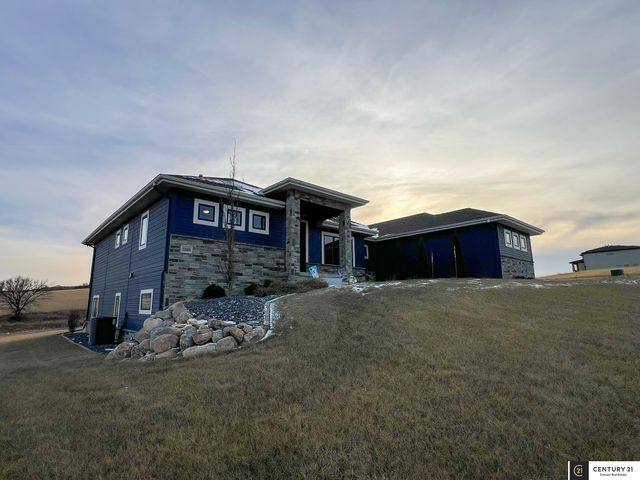 22505 Orchard Plaza, Elkhorn, NE 68022