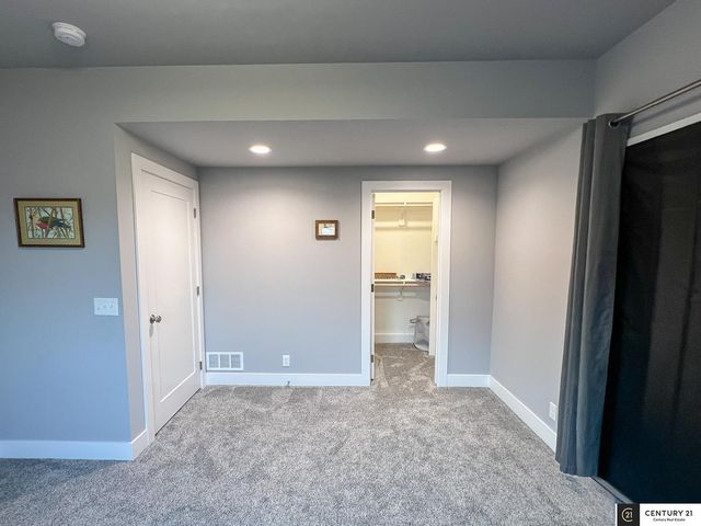 22505 Orchard Plaza, Elkhorn, NE 68022