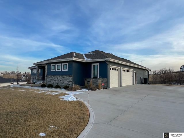 22505 Orchard Plaza, Elkhorn, NE 68022