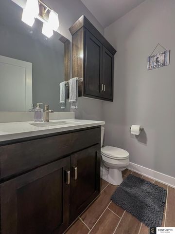 22505 Orchard Plaza, Elkhorn, NE 68022