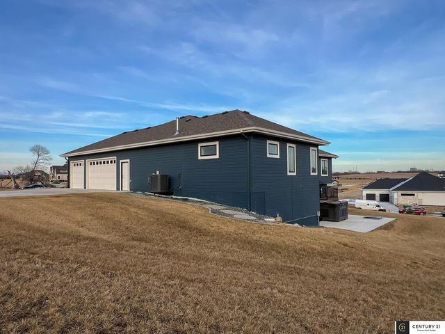 22505 Orchard Plaza, Elkhorn, NE 68022