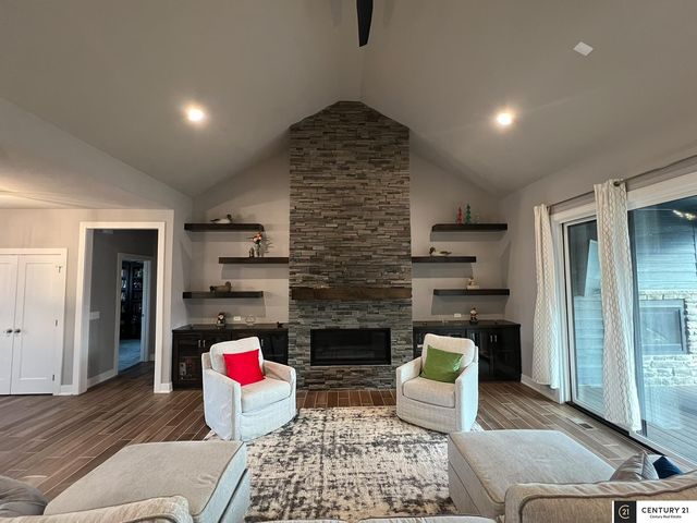 22505 Orchard Plaza, Elkhorn, NE 68022