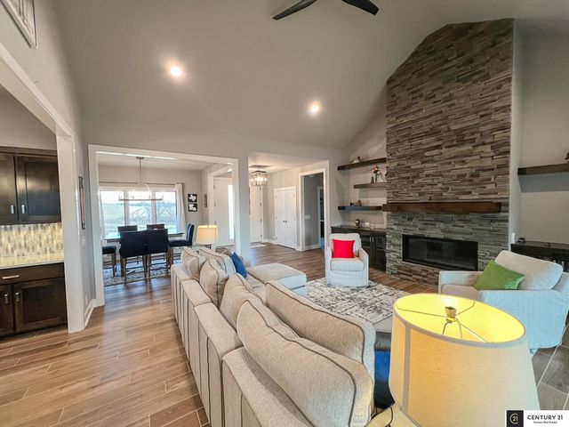 22505 Orchard Plaza, Elkhorn, NE 68022