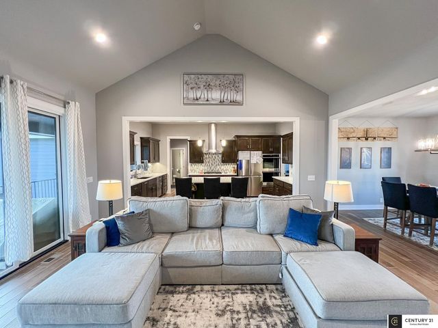 22505 Orchard Plaza, Elkhorn, NE 68022