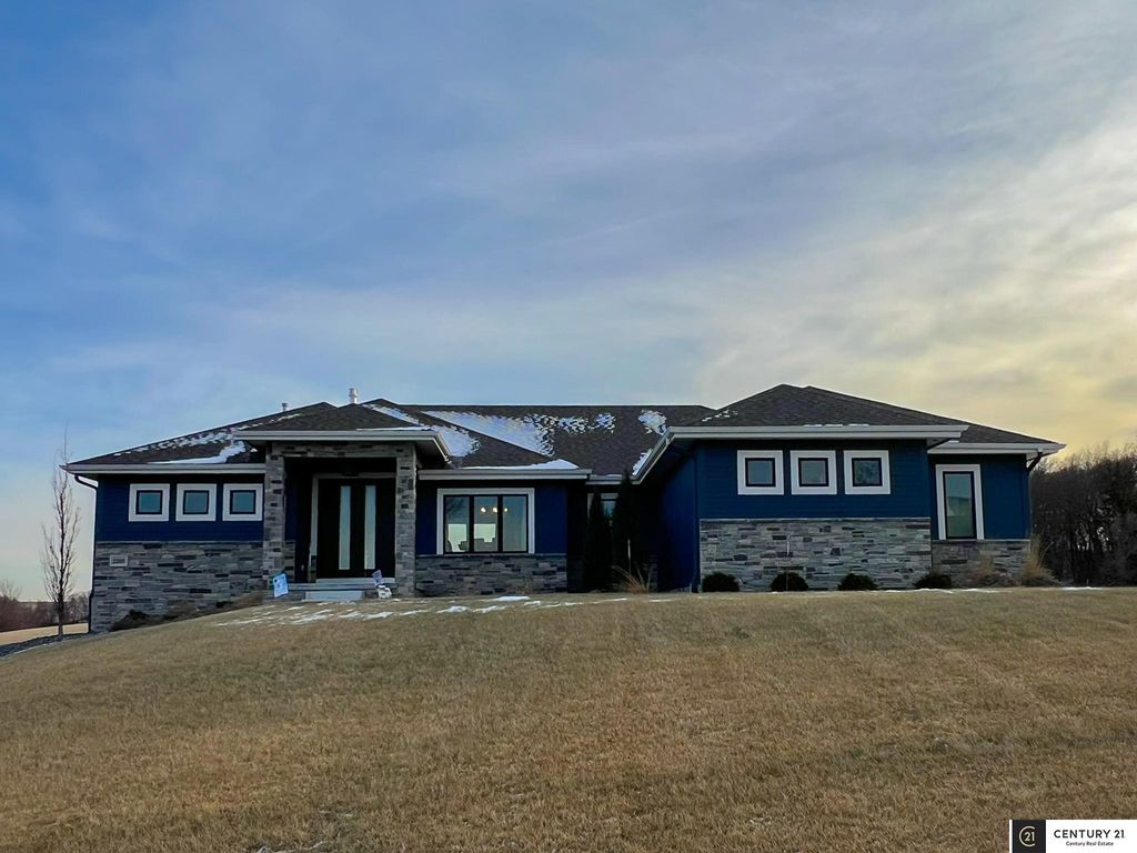 22505 Orchard Plaza, Elkhorn, NE 68022