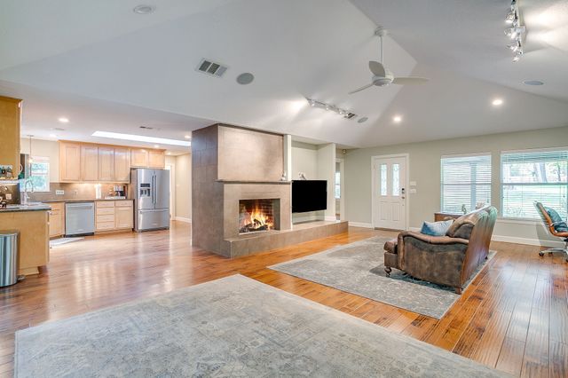 1107 N Cockrell Hill Road, Desoto, TX 75115