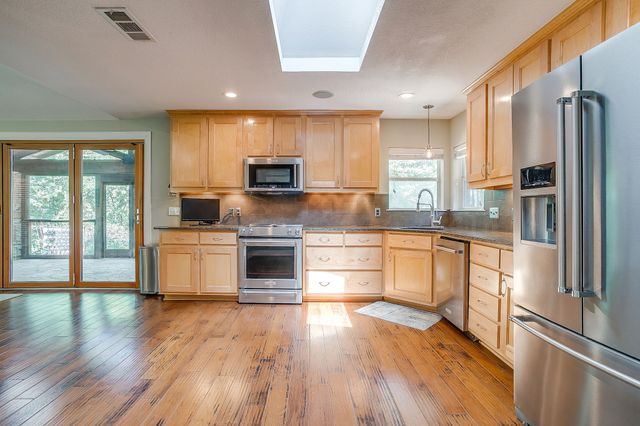1107 N Cockrell Hill Road, Desoto, TX 75115