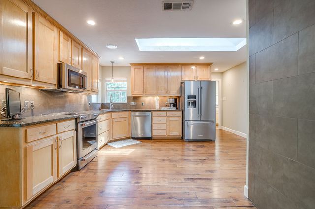1107 N Cockrell Hill Road, Desoto, TX 75115