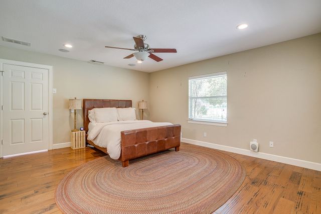 1107 N Cockrell Hill Road, Desoto, TX 75115