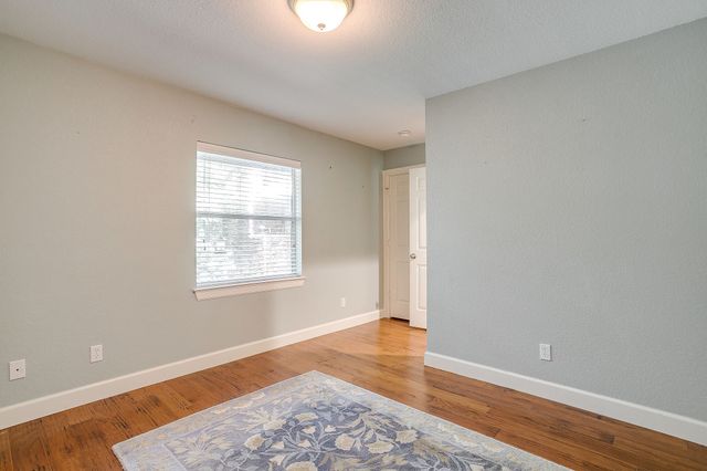 1107 N Cockrell Hill Road, Desoto, TX 75115