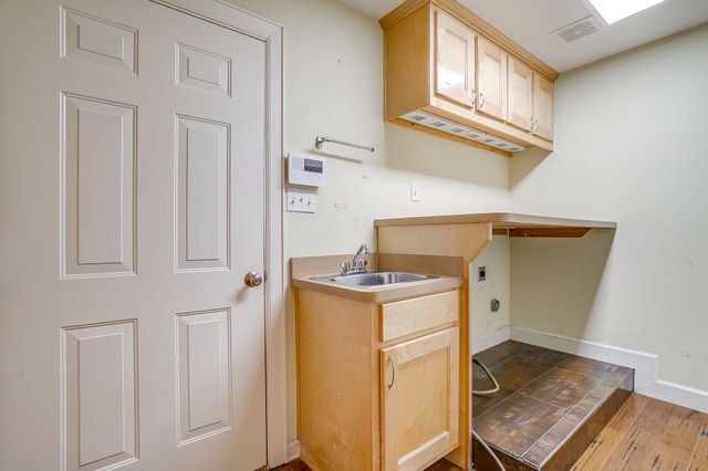 1107 N Cockrell Hill Road, Desoto, TX 75115