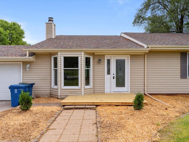 1610 Wisconsin Street, Le Claire, IA 52753