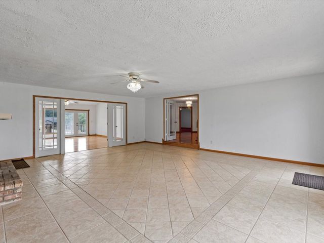 1610 Wisconsin Street, Le Claire, IA 52753