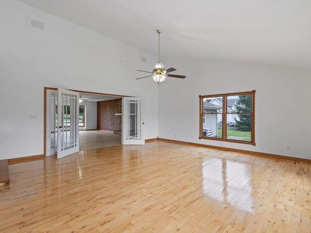 1610 Wisconsin Street, Le Claire, IA 52753