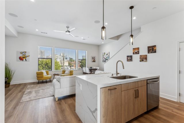 1901 S Harwood Street 301, Dallas, TX 75215