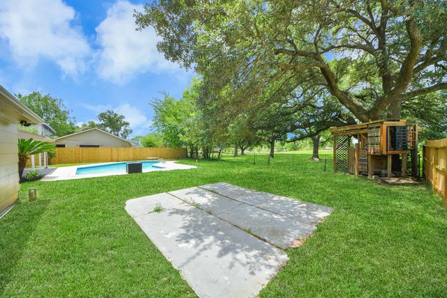 15538 Torry Pines Road, Houston, TX 77062