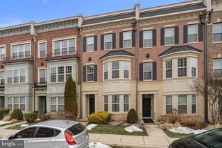 807 ADMIRALS WAY #317, Oxon Hill, MD 20745