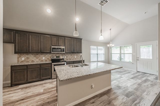 1113 Vintage Avenue, Gainesville, TX 76240