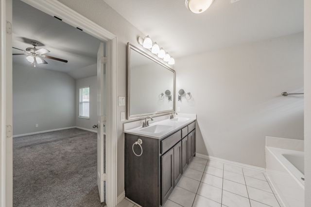 1113 Vintage Avenue, Gainesville, TX 76240