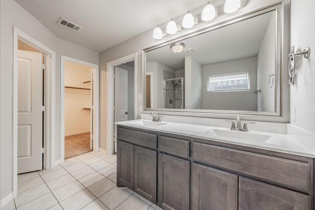 1113 Vintage Avenue, Gainesville, TX 76240