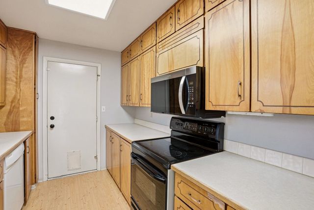 517 E Columbia Ave, Spokane, WA 99208