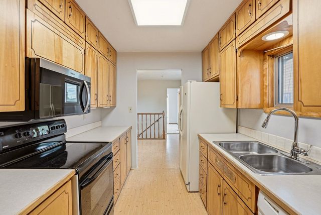 517 E Columbia Ave, Spokane, WA 99208