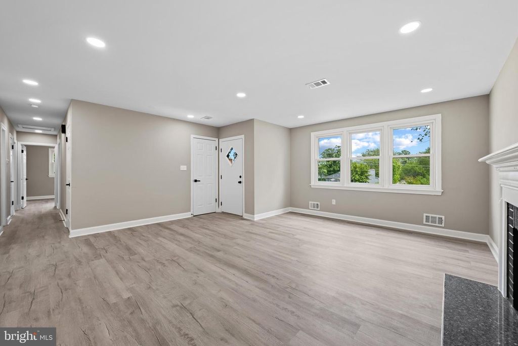 Image 15 of property listing at 2112 GAITHER ST, Temple Hills, MD 20748