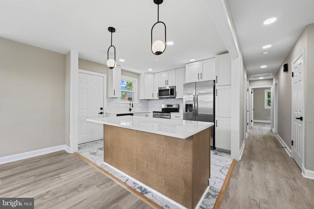 Image 18 of property listing at 2112 GAITHER ST, Temple Hills, MD 20748
