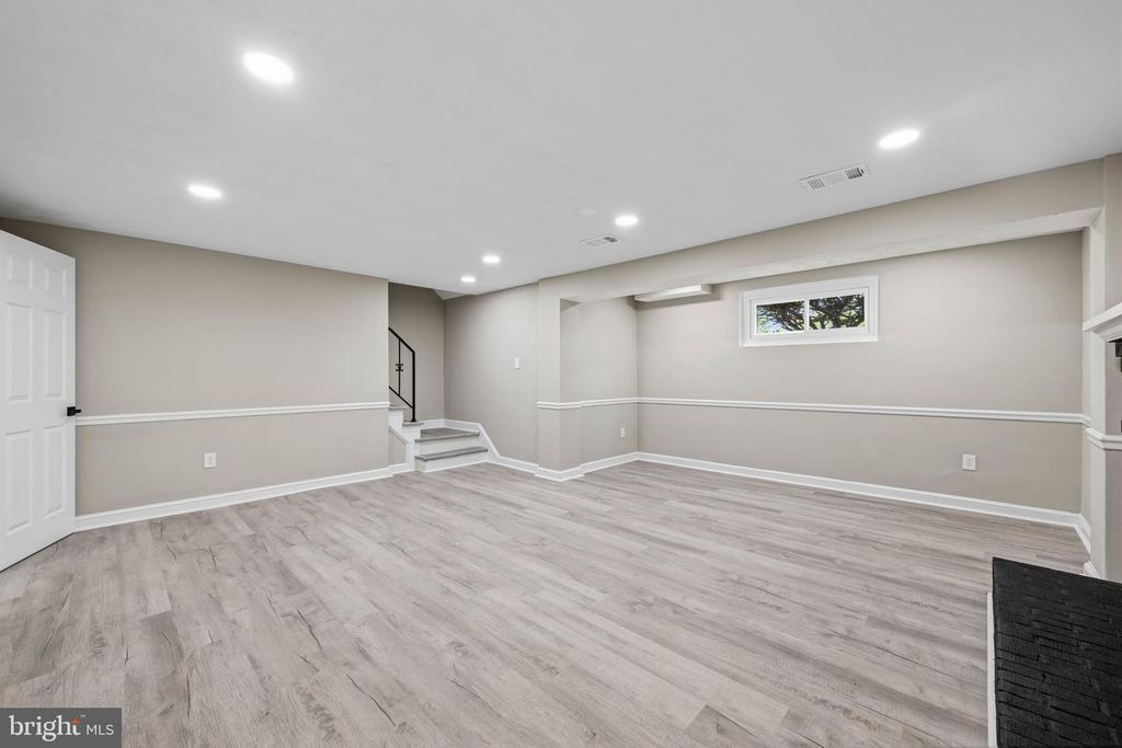 Image 27 of property listing at 2112 GAITHER ST, Temple Hills, MD 20748