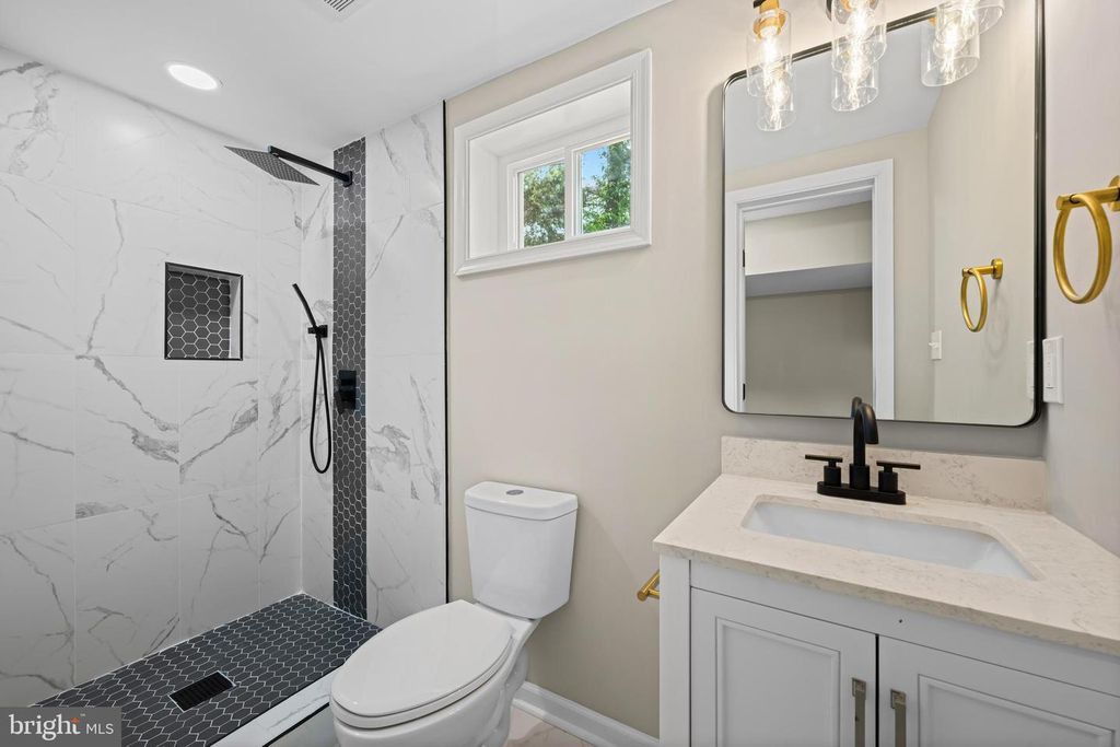Image 29 of property listing at 2112 GAITHER ST, Temple Hills, MD 20748