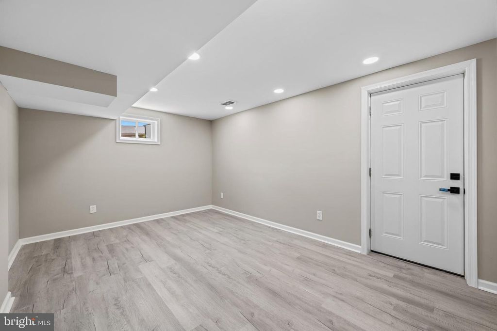 Image 30 of property listing at 2112 GAITHER ST, Temple Hills, MD 20748