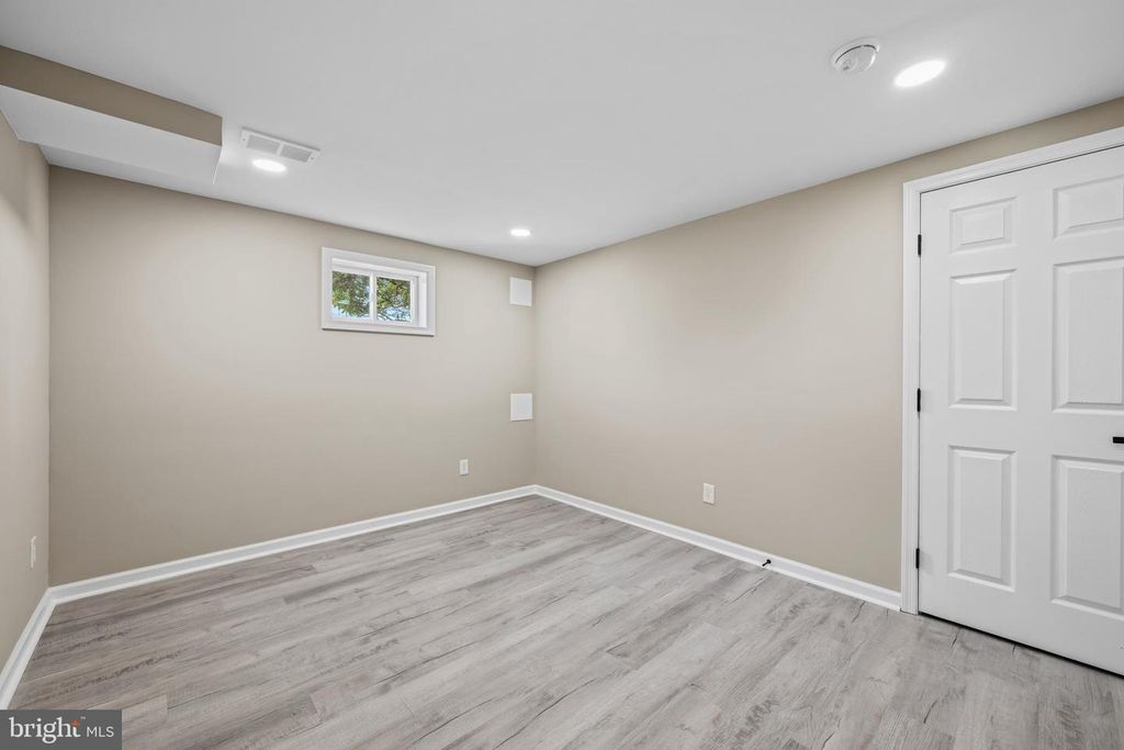 Image 31 of property listing at 2112 GAITHER ST, Temple Hills, MD 20748