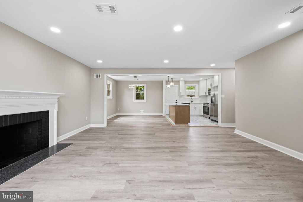Image 8 of property listing at 2112 GAITHER ST, Temple Hills, MD 20748
