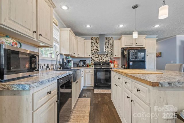 288 Howard Norton Drive, Hiddenite, NC 28636