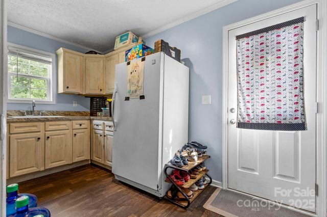288 Howard Norton Drive, Hiddenite, NC 28636