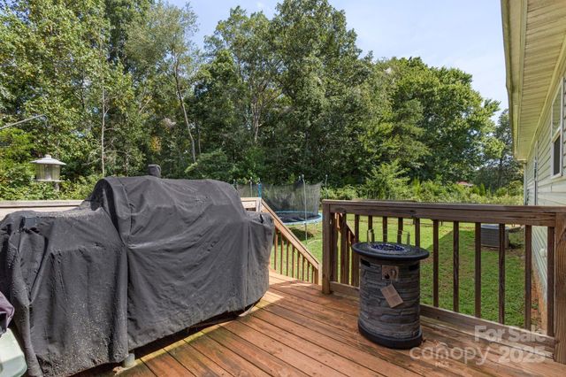 288 Howard Norton Drive, Hiddenite, NC 28636