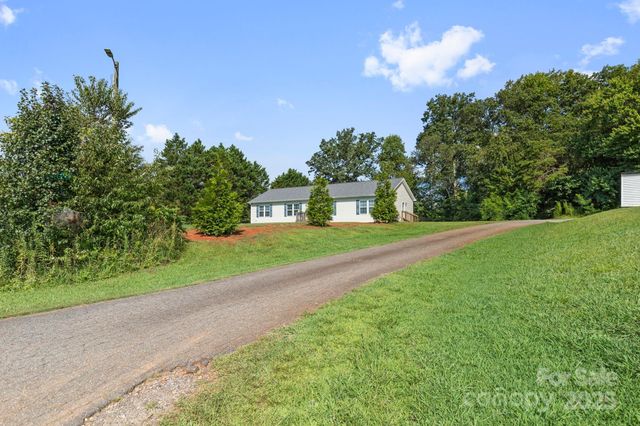 288 Howard Norton Drive, Hiddenite, NC 28636