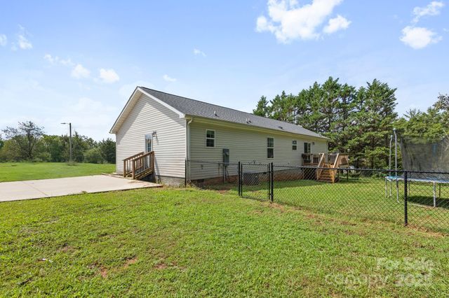 288 Howard Norton Drive, Hiddenite, NC 28636