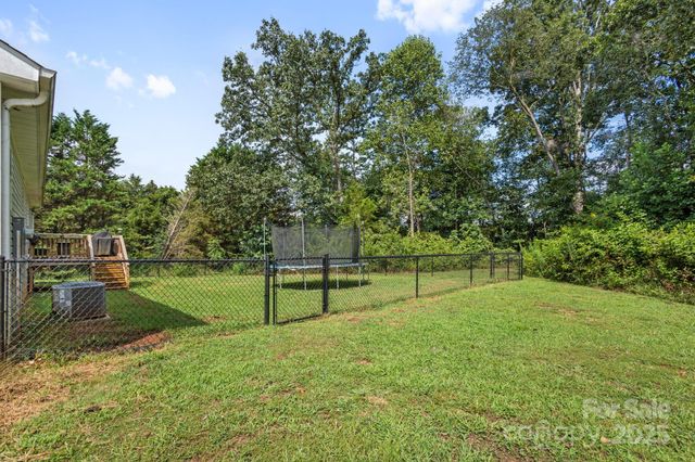 288 Howard Norton Drive, Hiddenite, NC 28636