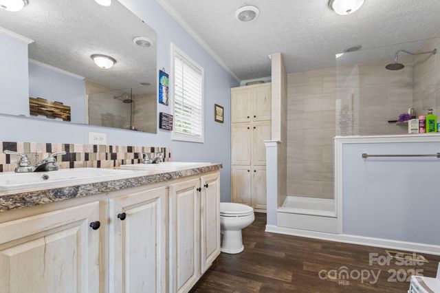 288 Howard Norton Drive, Hiddenite, NC 28636