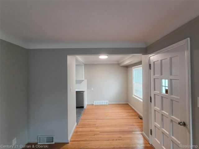 1809 Kingsbury Avenue, Dearborn, MI 48128