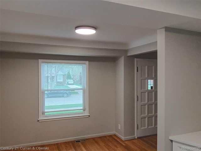 1809 Kingsbury Avenue, Dearborn, MI 48128