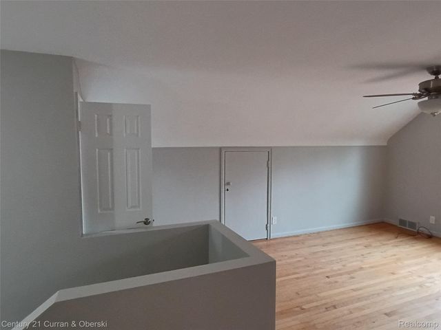 1809 Kingsbury Avenue, Dearborn, MI 48128